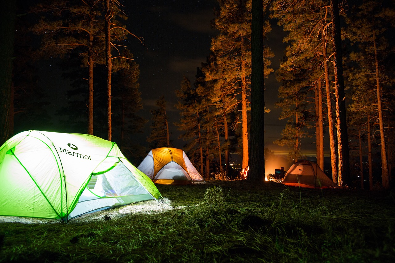 Czy warto spędzić wakacje pod namiotem?
